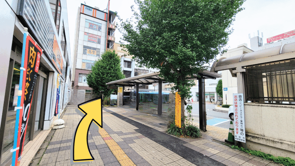 朝霞台駅南口を出たら左側に曲がる（吉野家 や りそな銀行がある方へ）